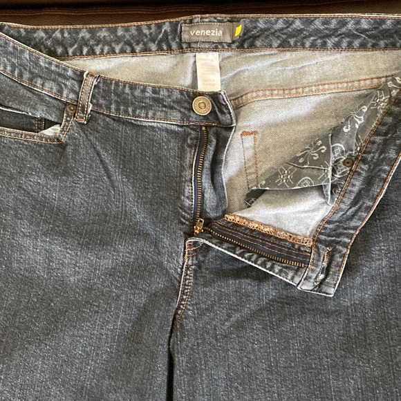 🎉SALE🎉Venezia by Lane Bryant Stretch Bootcut Jeans in size 5 (18/20) - Picture 4 of 4